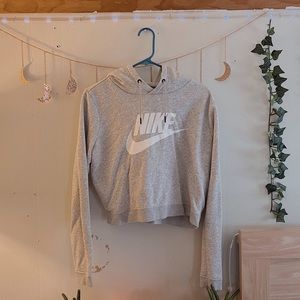 nike cropped hoodie